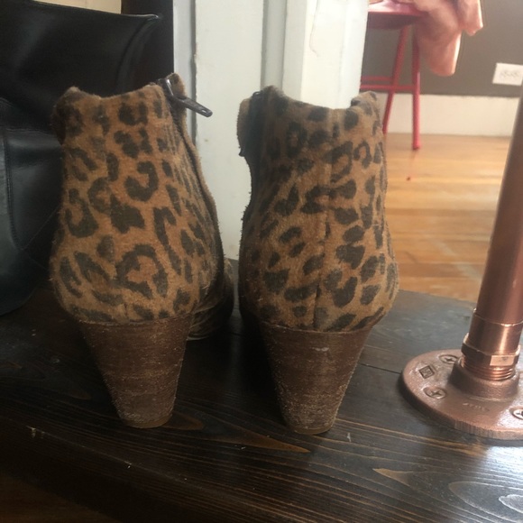 Steven brand animal print bootie sz 6. - Picture 4 of 5